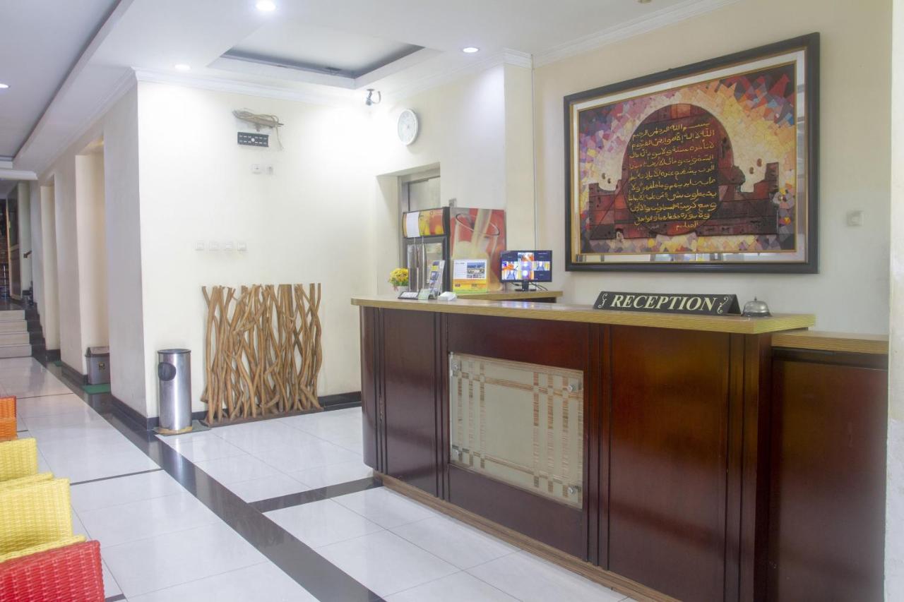 OYO 3894 Karunia Muslim Syariah Hotel Jakarta Luaran gambar
