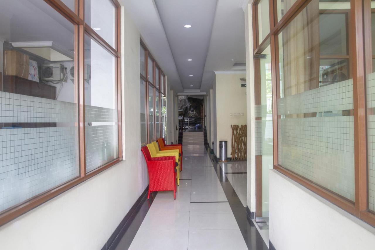OYO 3894 Karunia Muslim Syariah Hotel Jakarta Luaran gambar