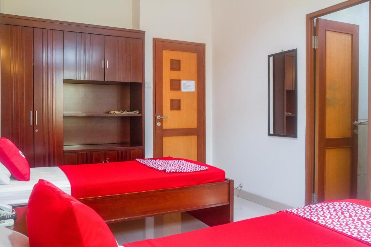 OYO 3894 Karunia Muslim Syariah Hotel Jakarta Luaran gambar