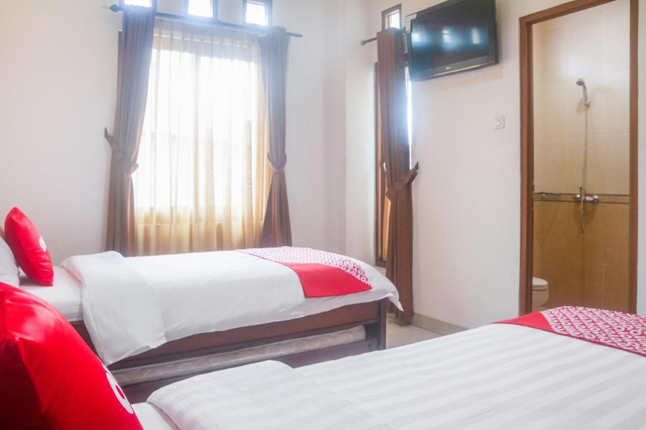OYO 3894 Karunia Muslim Syariah Hotel Jakarta Luaran gambar