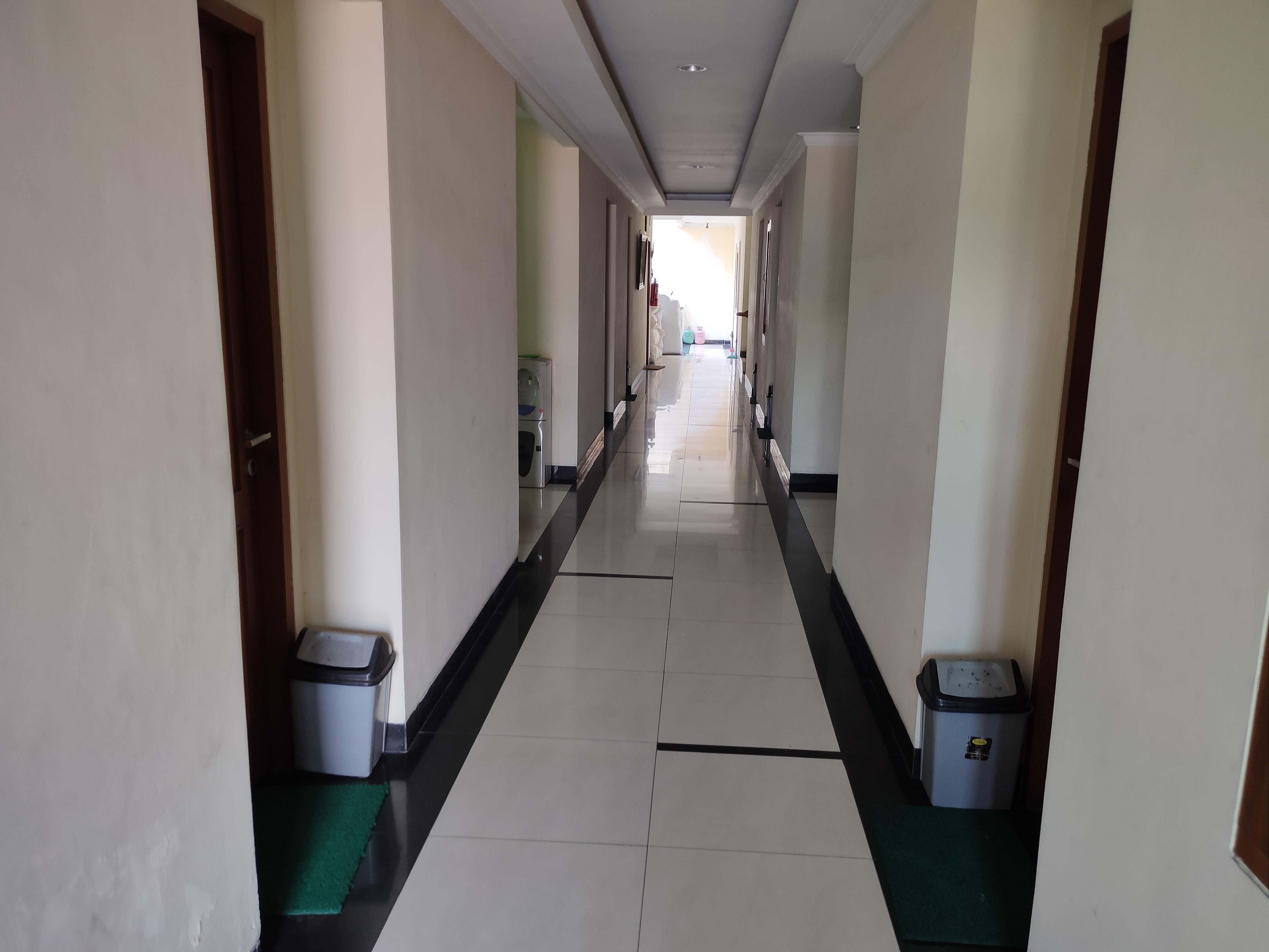OYO 3894 Karunia Muslim Syariah Hotel Jakarta Luaran gambar